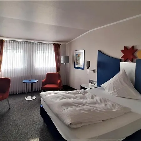Dreispitz -b&b-hotel Garni Отель Хофхайм-ам-Таунус