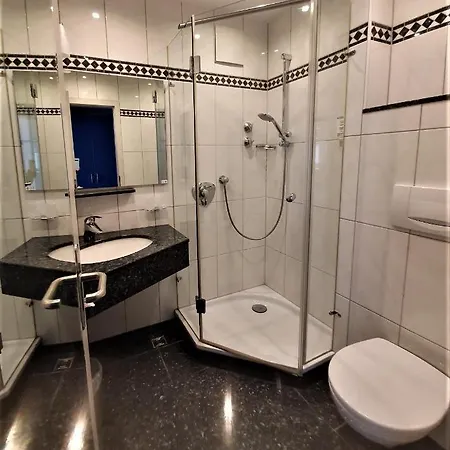 Dreispitz -b&b-hotel Garni Отель Хофхайм-ам-Таунус