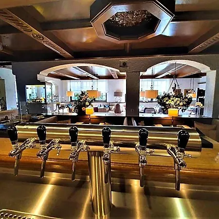 Dreispitz -b&b-hotel Garni 3*